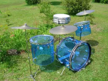 Blue Vistalite bass hoops... Blue or Silver inlay?.