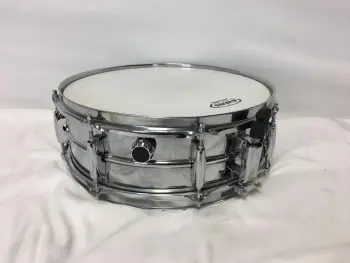 B/W Badge Ludwig Snare