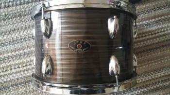 Help - Ludwig Gold Sparkle / Pearl - 60's?