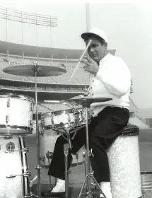 Gene Krupa playing a Dynasonic?