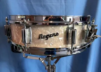 Gene Krupa playing a Dynasonic?