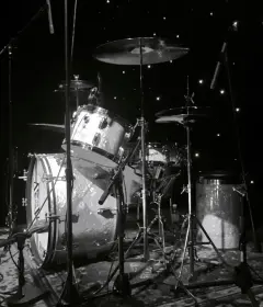 Gene Krupa playing a Dynasonic?
