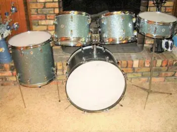 Thoughts on Gretsch 'rock and roll' round badge kit