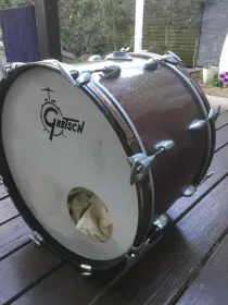 Thoughts on Gretsch 'rock and roll' round badge kit