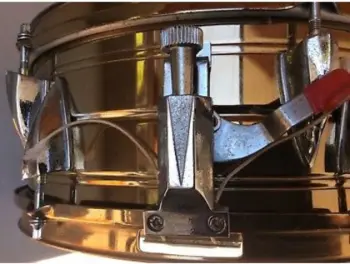 Offset Shield-Shaped Lugs on mystery snare