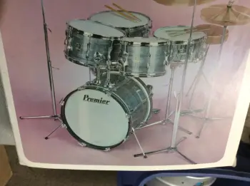 Help identifying 60s/70s Premier kit please
