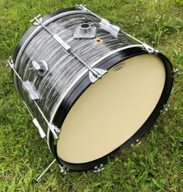 FOR SALE: Vintage 1960s Ludwig 20&quot; Club Date Bass Drum in Black Oyster Pearl