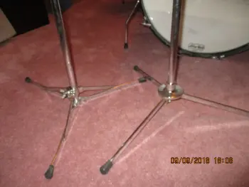 Different Models of Ludwig 1400 Stands