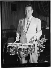 anyone want free jpeg's of drum related pics?