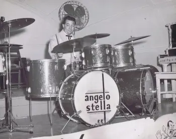 anyone want free jpeg's of drum related pics?