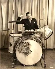 anyone want free jpeg's of drum related pics?