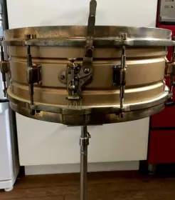Leedy snare drum....