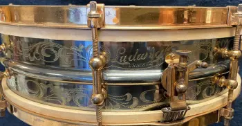 [B]MID-1920s LUDWIG &amp; LUDWIG 8 LUG 4 x 14 (*DEEP CUT) SCROLL ENGRAVED DeLUXE STANDARD