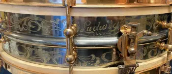 [B]MID-1920s LUDWIG &amp; LUDWIG 8 LUG 4 x 14 (*DEEP CUT) SCROLL ENGRAVED DeLUXE STANDARD