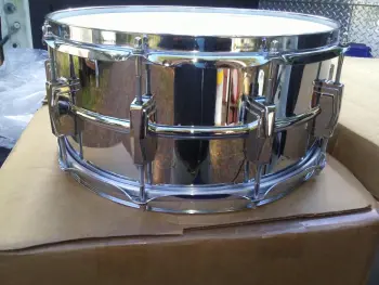 Ludwig blue/olive non serial # badge question.