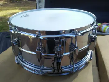 Ludwig blue/olive non serial # badge question.
