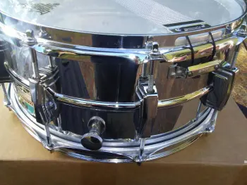 Ludwig blue/olive non serial # badge question.