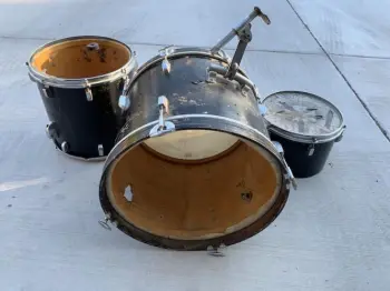Found a really rare but really mangled Leedy Kit today