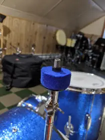 Thread adapters on 1/4&quot; short threads for cymbal tilters