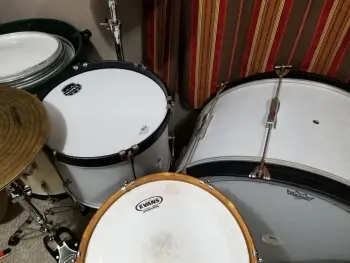 Kit Made of marching snares (as toms) and marching bass drum???