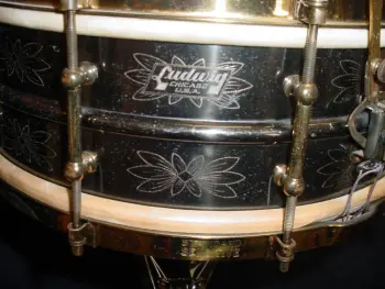 [B]1929-30 LUDWIG &amp; LUDWIG 5 x 14 DeLUXE ENGRAVED STANDARD-SENSITIVE MODEL[/B]