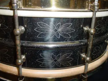 [B]1929-30 LUDWIG &amp; LUDWIG 5 x 14 DeLUXE ENGRAVED STANDARD-SENSITIVE MODEL[/B]