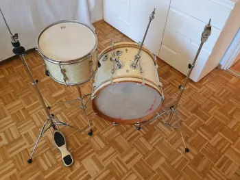 Helping identifying vintage premier kit