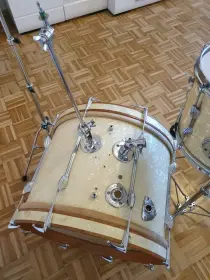 Helping identifying vintage premier kit