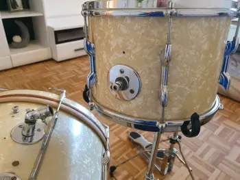 Helping identifying vintage premier kit