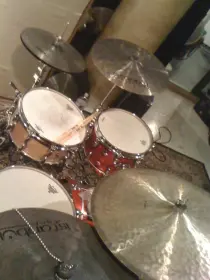who make/made thoose particular Gretsch drums?