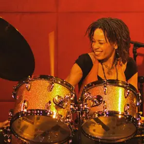 who make/made thoose particular Gretsch drums?