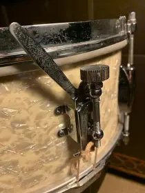 Need help Id'ing this Throw-off on my Gretsch
