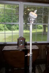 2 cymbal stands