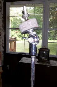 2 cymbal stands