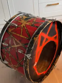 Need help identifying an old 28&quot; bass drum!