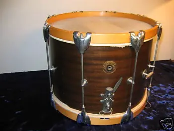Round badge Gretsch snare