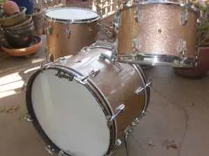 1965 LUDWIG &quot;DOWNBEAT&quot; SET ON c/l