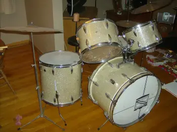 Howdy everyone.. what do I have here, and a value please help.