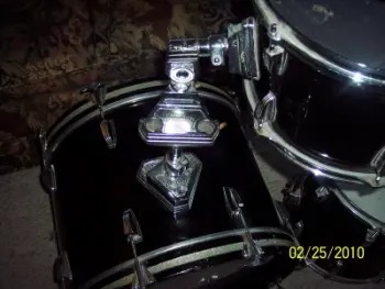 Late 70's black Ludwig 3 pc.
