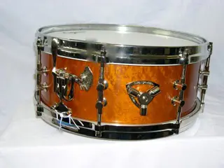 I found a Gretsch Gladstone snare w some issues.