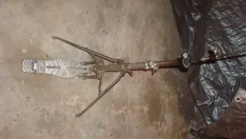 hi hat stands, i dont know what the heck this stuff is