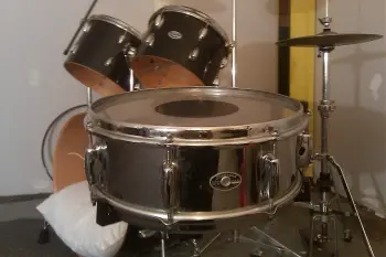 Trying to identify 70s Slingerland kit