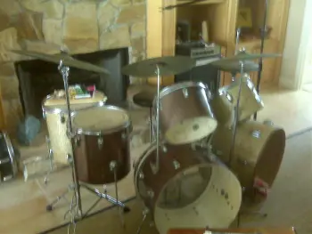 Ludwig 1966 Classic Downbeat Burgundy set +++