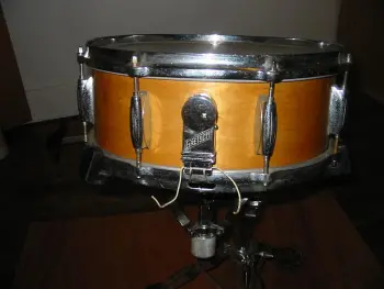another gretsch round badge snare, looks alittle weird though, help?