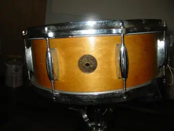 another gretsch round badge snare, looks alittle weird though, help?