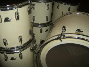 Feedback on a Old Ludwig set... Fiberglass?