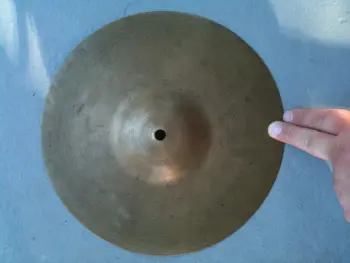 Interesting vintage cymbals...