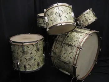 Found a nice drum set for XMas...