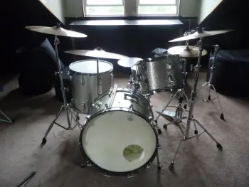 WTB - Mid 60's Ludwig Bass Drum legs