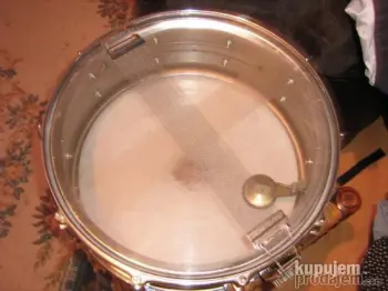 Vintage Pearl snare drum